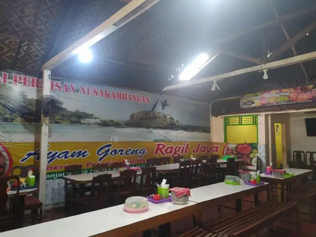 Ayam Goreng Razzaqu: Kebanggaan Kuliner Cilacap yang Tak Pernah Menyesal