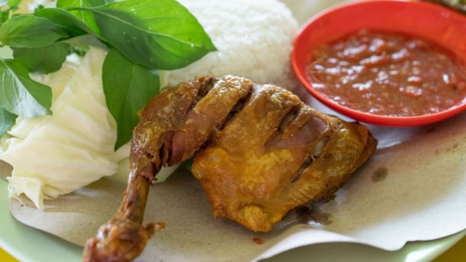 Razzaqu: Cilacap's Favorite Fried Chicken That Tempts Your Tongue